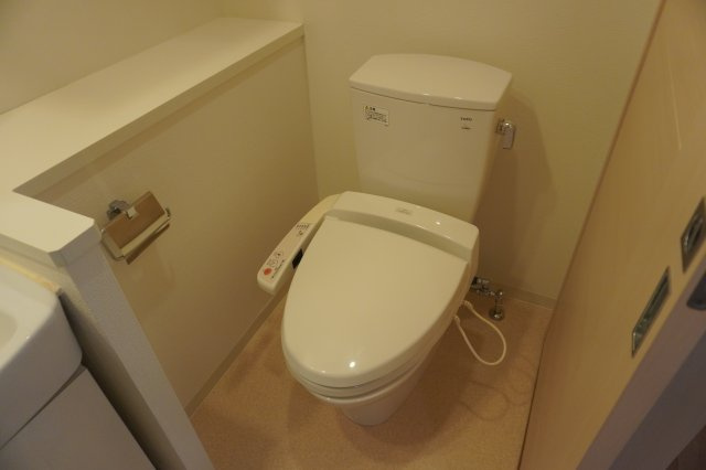 仲介手数料0！！アーデン春岡のトイレ