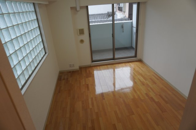 仲介手数料0！！アーデン春岡の居間・リビング