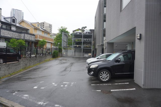 仲介手数料0！！アーデン春岡の駐車場