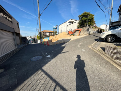 【前面道路含む現地写真】 | 千種区南ヶ丘第3期　全2棟　1号棟＜仲介手数料無料＞上野小・振甫中　新築一戸建て | 4/1撮影
住宅ローンアドバイザーの村田です。住宅ローン審査が通らなかった方、あきらめる前にご相談ください。