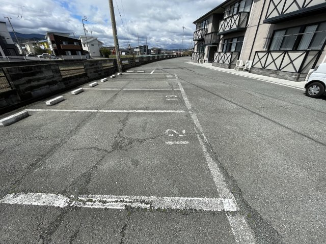 【駐車場】 | 車をお持ちの方に嬉しい駐車場付きの物件です
