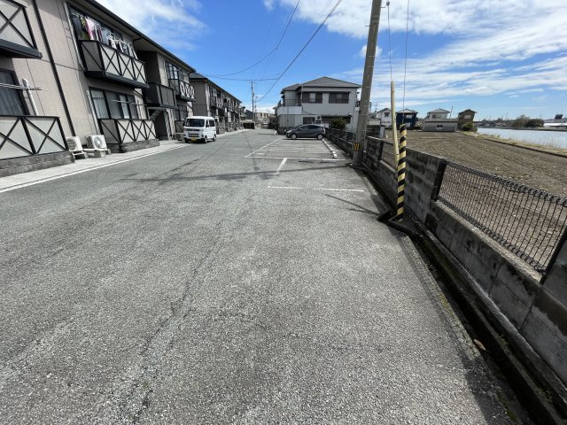 【駐車場】 | 駐車場があるので、車を買う予定の方も安心です