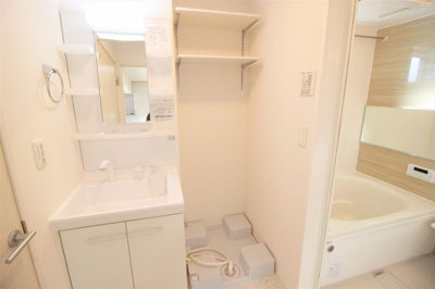 【洗面所】 | La Pause East Avenue | 室内洗濯機置き場