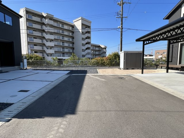 碧南市鷲塚町21-1期新築分譲住宅　2号棟の前面道路含む現地写真|碧南市鷲塚町21-1期新築分譲住宅前面道路写真です。開発道路北西約6ｍ