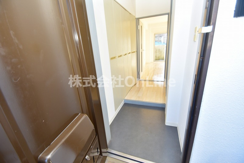 東大阪レジデンスの玄関