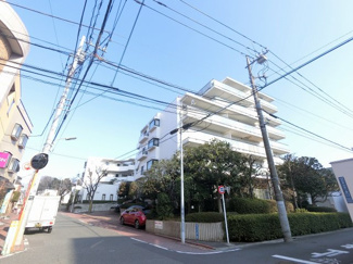 【外観】 | 総戸数４９戸、昭和６０年１１月築、管理人は日勤勤務につき管理体制良好です♪