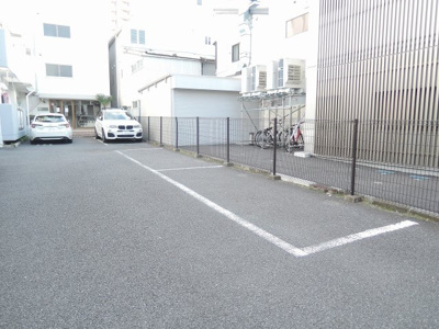 【駐車場】 | メゾン横浜岡野町 | 平置き駐車場です。