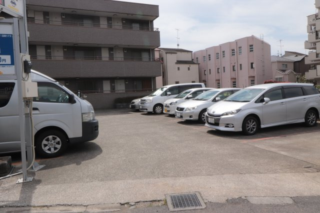 ファインファーストクジの駐車場