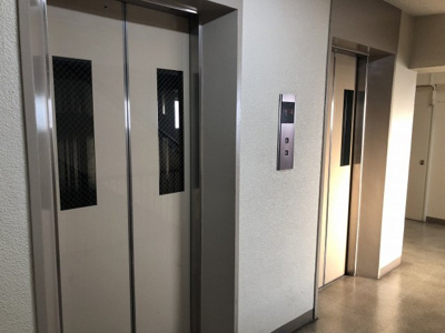 【その他共用部分】 | 【売主直売】豊島ハイツ | お買い物時やベビーカーの出し入れに便利なエレベーター付
混雑時にも便利なエレベーター2基付です。