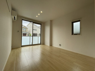 【居間・リビング】 | crescente pal【SHM】 | バルコニーに繋がる10.9帖リビングです！