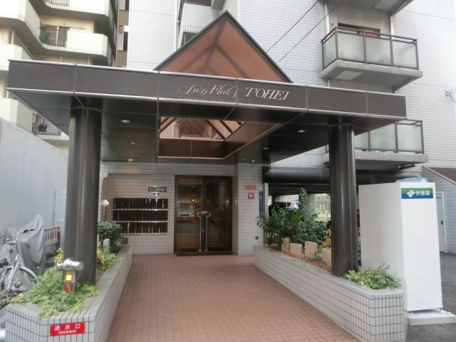 日宝サンフラッツ東平のエントランス