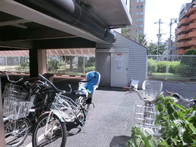 日宝サンフラッツ東平の駐車場