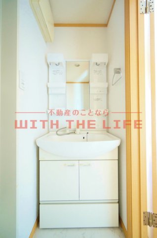 ギャランコート【キャッシュバック対象】の独立洗面台|独立洗面台、小物を置くことができて便利です