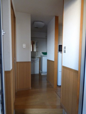 【玄関】 | ミレーユ・ステディア | 玄関ホールより、トイレ、洗面室、キッチンへと繋がります。※掲載画像は同タイプの別室内画像のためイメージとしてご参照ください。