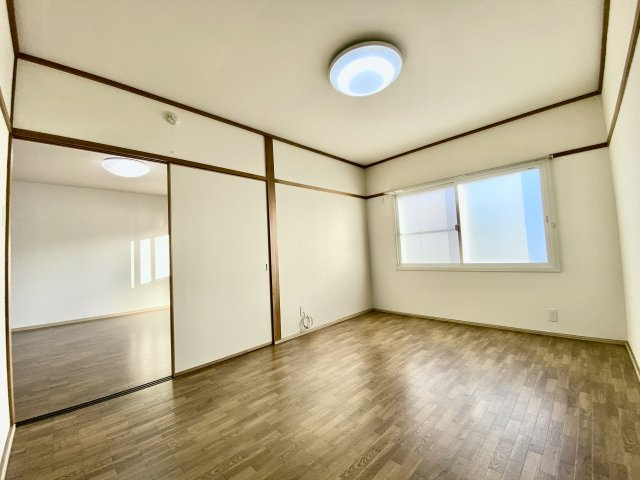 追田マンションの洋室