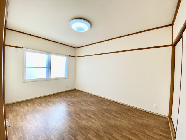 追田マンションの洋室