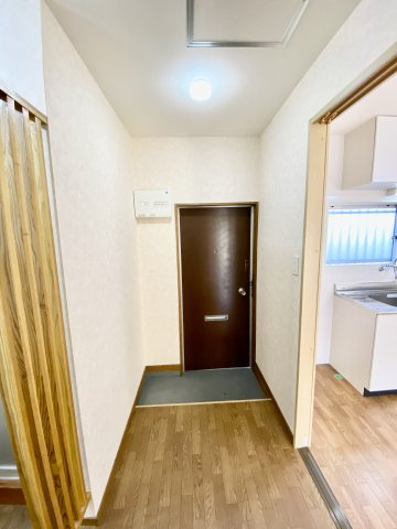 追田マンションの玄関
