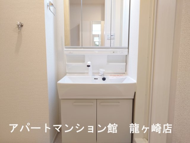 クリスタル　ピアの独立洗面台