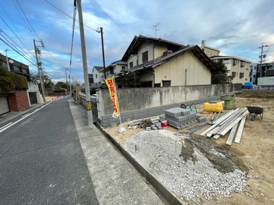 【前面道路含む現地写真】 | 名東区高社21-1期　全2棟　1号棟＜仲介手数料無料＞北一社小・猪高中　新築一戸建て | 12/24撮影
住宅ローンアドバイザーの村田です。住宅ローン審査が通らなかった方、あきらめる前にご相談ください。