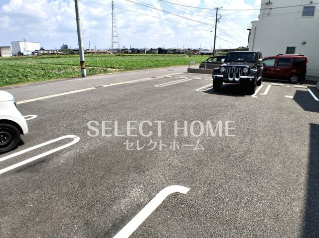 【駐車場】 | ドミール・T | 駐車場があるので、車を買う予定の方も安心です