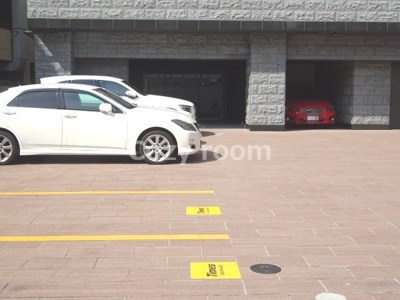 【駐車場】 | アンフィニXⅢ江坂リュクス | 駐車場です。