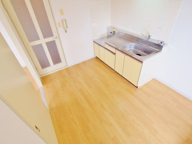 三沢ビルの居間・リビング