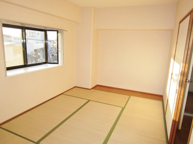 三沢ビルの和室