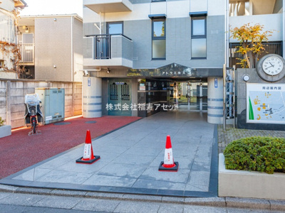 【エントランス】 | 《家具付き☆南東角部屋》アトラス柴又