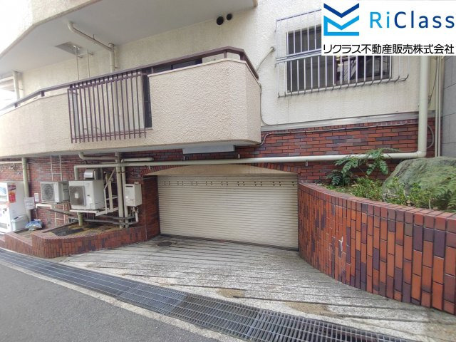 セントラルハイツ花隈の駐車場