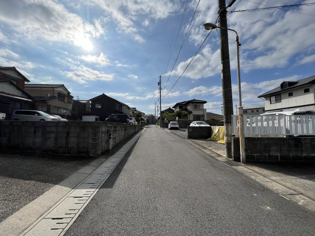 レストハウスの周辺|東方、前面道路