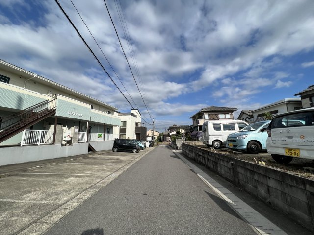 レストハウスの周辺|西方、前面道路