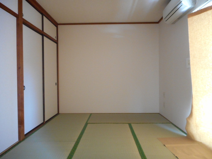 晴新コーポラスの和室