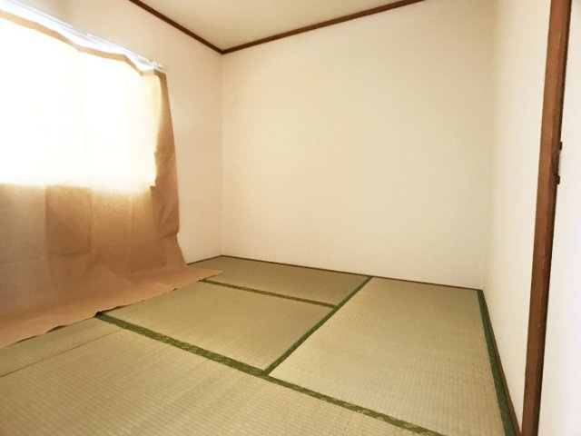 晴新コーポラスの和室