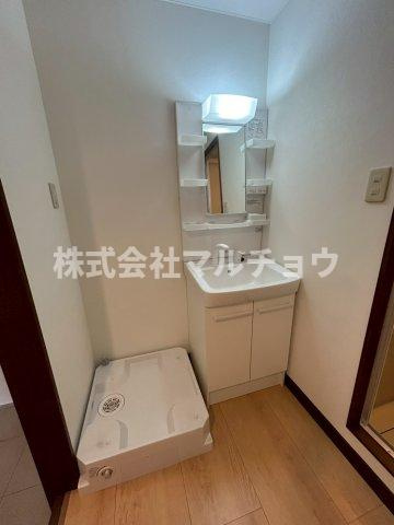 アメニティあひるの独立洗面台|独立洗面台、小物を置くことができて便利です