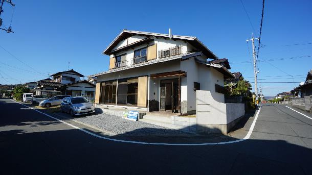 玉島柏台3丁目　5LDK リフォーム済み　中古一戸建ての前面道路含む現地写真