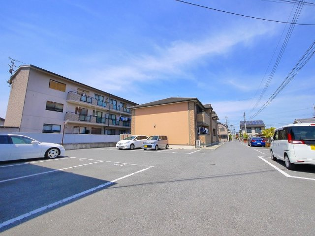 プラシード（前栽町）の駐車場