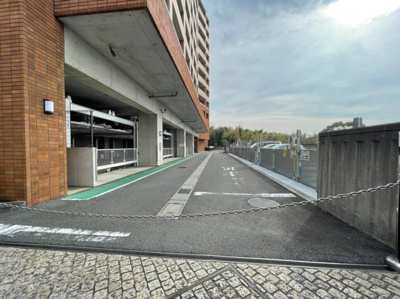 【駐車場】 | グランドメゾン万博公園南