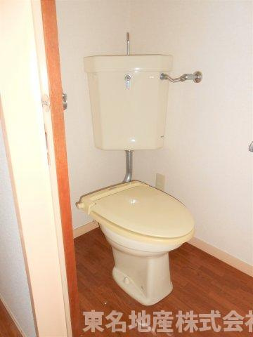 裾野市水窪の賃貸マンションのトイレ