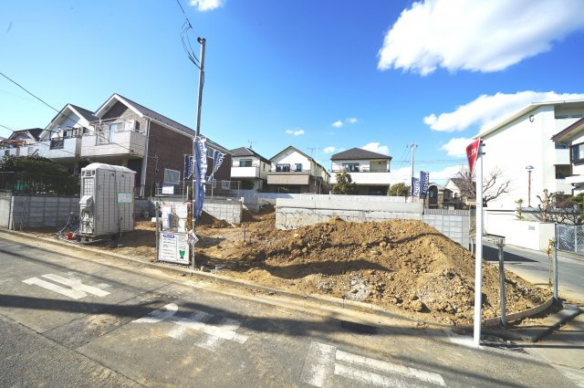 カースペース２～３台！南道路♪南区別所中里台　全２棟新築戸建ての外観|横浜市南区別所中里台にございます、全2棟の新築分譲住宅です。