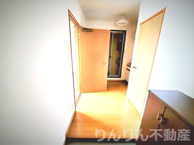 【玄関】 | コーポファーストステージ | ゆったりとした玄関です