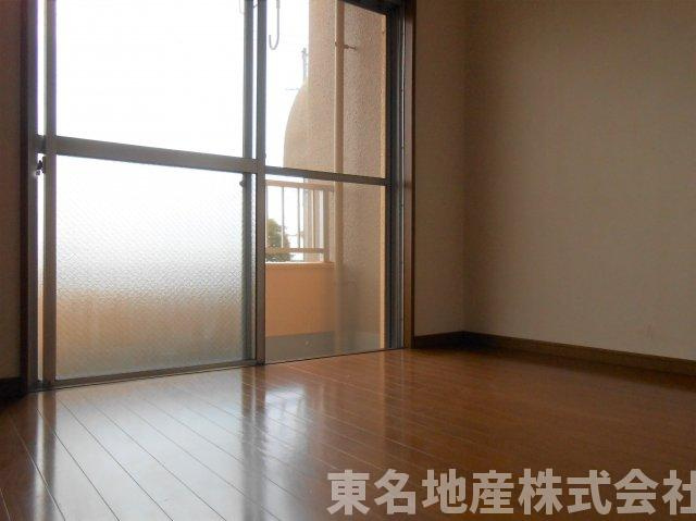 裾野市水窪の賃貸マンションの洋室