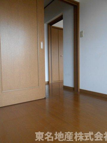 裾野市水窪の賃貸マンションの洋室