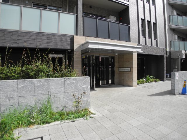スカイコートヒルズ北新宿のエントランス
