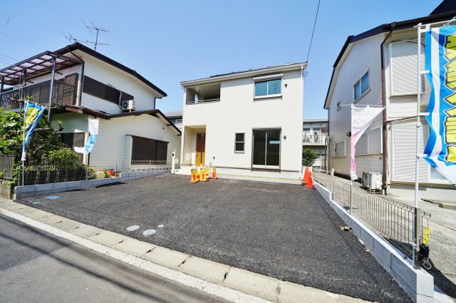 南道路につき陽当り良好♪カースペース３台。旭区中尾2丁目　新築戸建ての外観