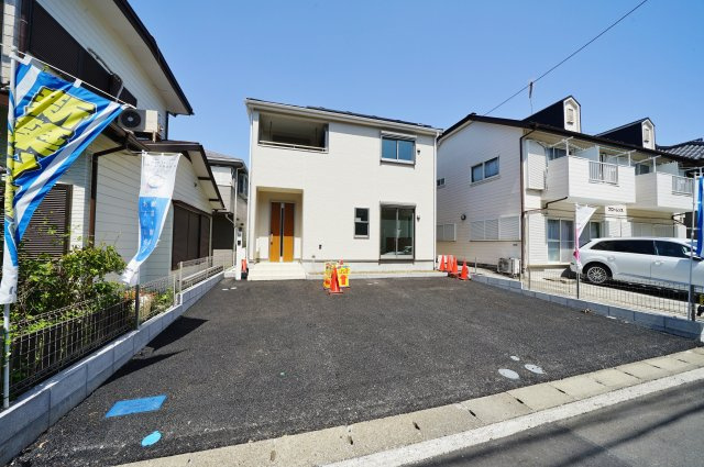 南道路につき陽当り良好♪カースペース３台。旭区中尾2丁目　新築戸建ての外観