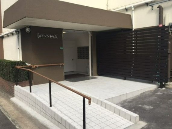 メイゾン多々良のエントランス