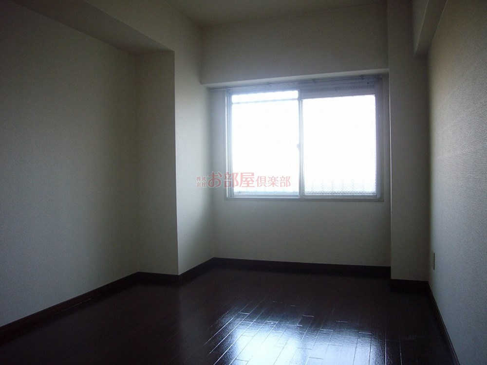 レジデンス高屋敷の洋室|コンパクトで使いやすい洋室です