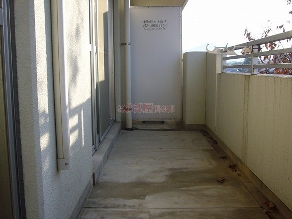 レジデンス高屋敷のバルコニー|開放的で明るい空間を演出してくれるバルコニーです