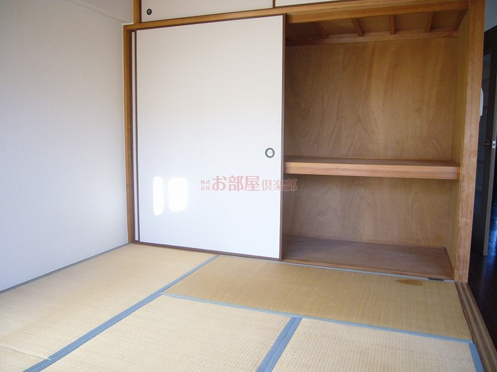 レジデンス高屋敷の和室|落ち着いた雰囲気の和室付きです