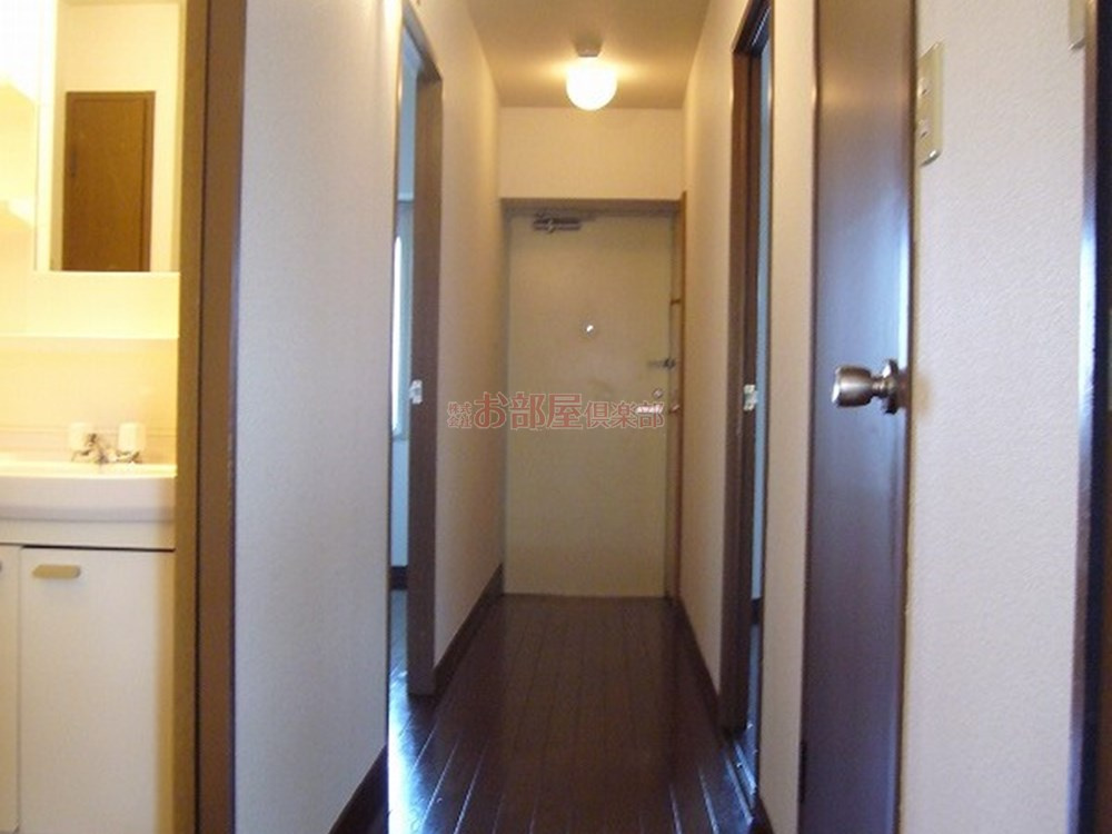 レジデンス高屋敷の玄関|明るい玄関です